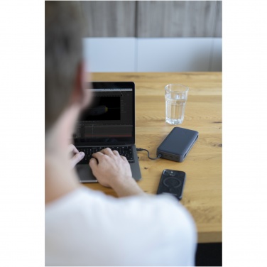 Xtorm XB403 Titan Ultra 27.000 mAh 200W laptop power bank