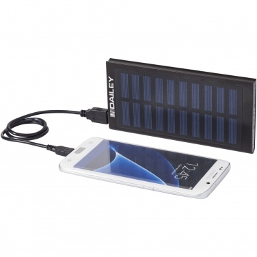 Stellar 8000 mAh päikesepaneeliga akupank logoga – detailvaade 5