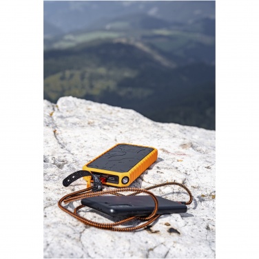 Xtorm XR202 Xtreme 20 000 mAh 35 W QC3.0 veekindel vastupidav akupank taskulambiga – detailvaade 5