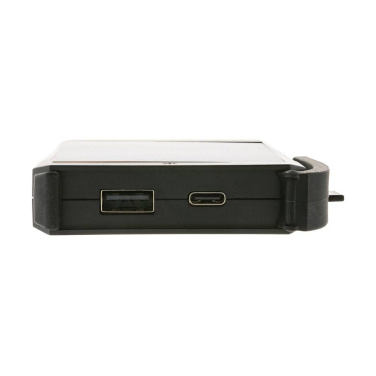Must Skywave RCS 5 000 mAh päikeseakupank — USB-A ja USB-C ühenduste külgvaade, logoga personaliseeritav – Logo.ee