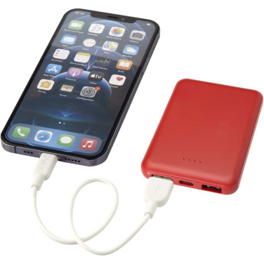 Asama 5000 mAh Type-C taaskasutatud plastist akupank – kasutuses