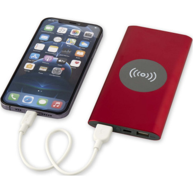 Juice 8000 mAh Type-C taaskasutatud alumiiniumist juhtmevaba akupank – kasutuses